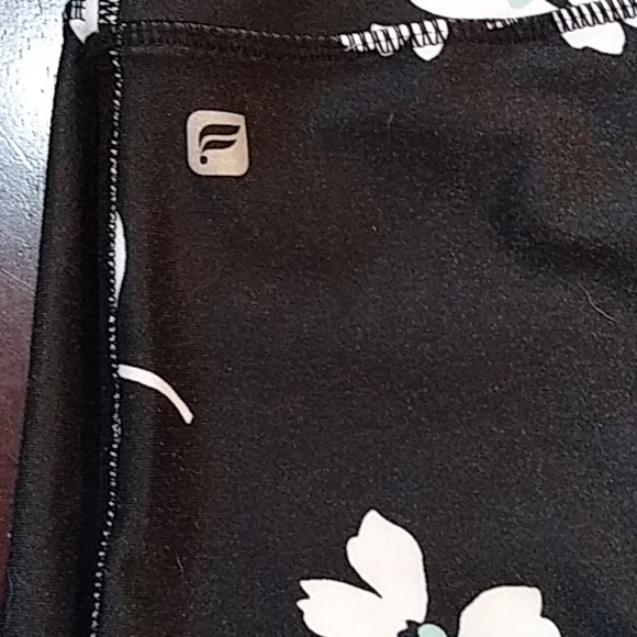 New Fabletic Capri workout leggings - Picture 3 of 3